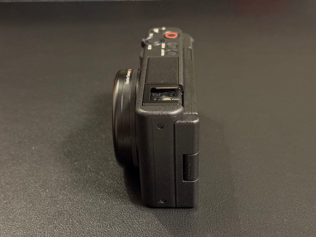 本日限定！値下中：Sony vlogcam zv-1デジタルカメラ本体と三脚付き