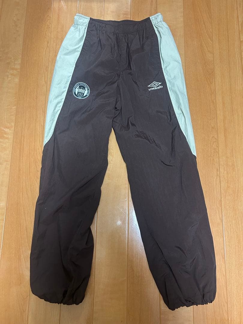 UMBRO ブラウン サイドストライプパンツ