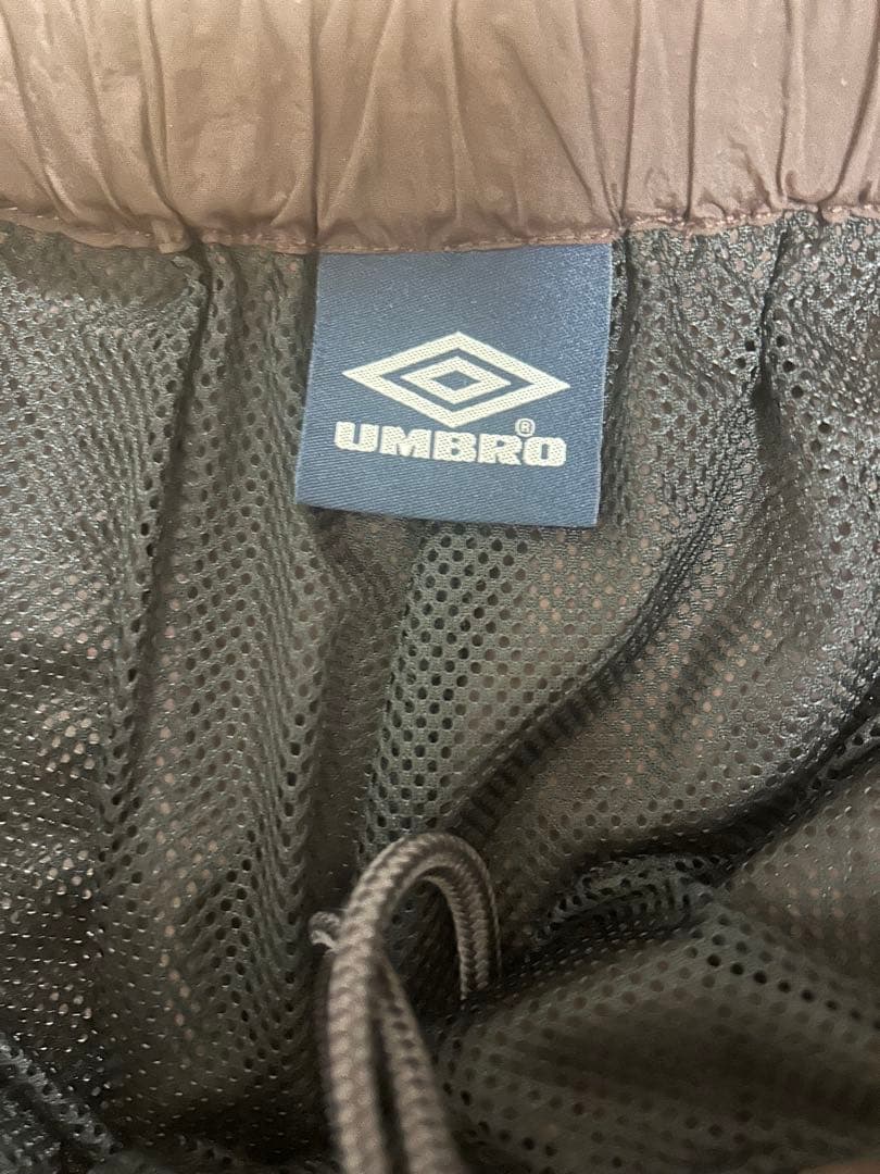 UMBRO ブラウン サイドストライプパンツ