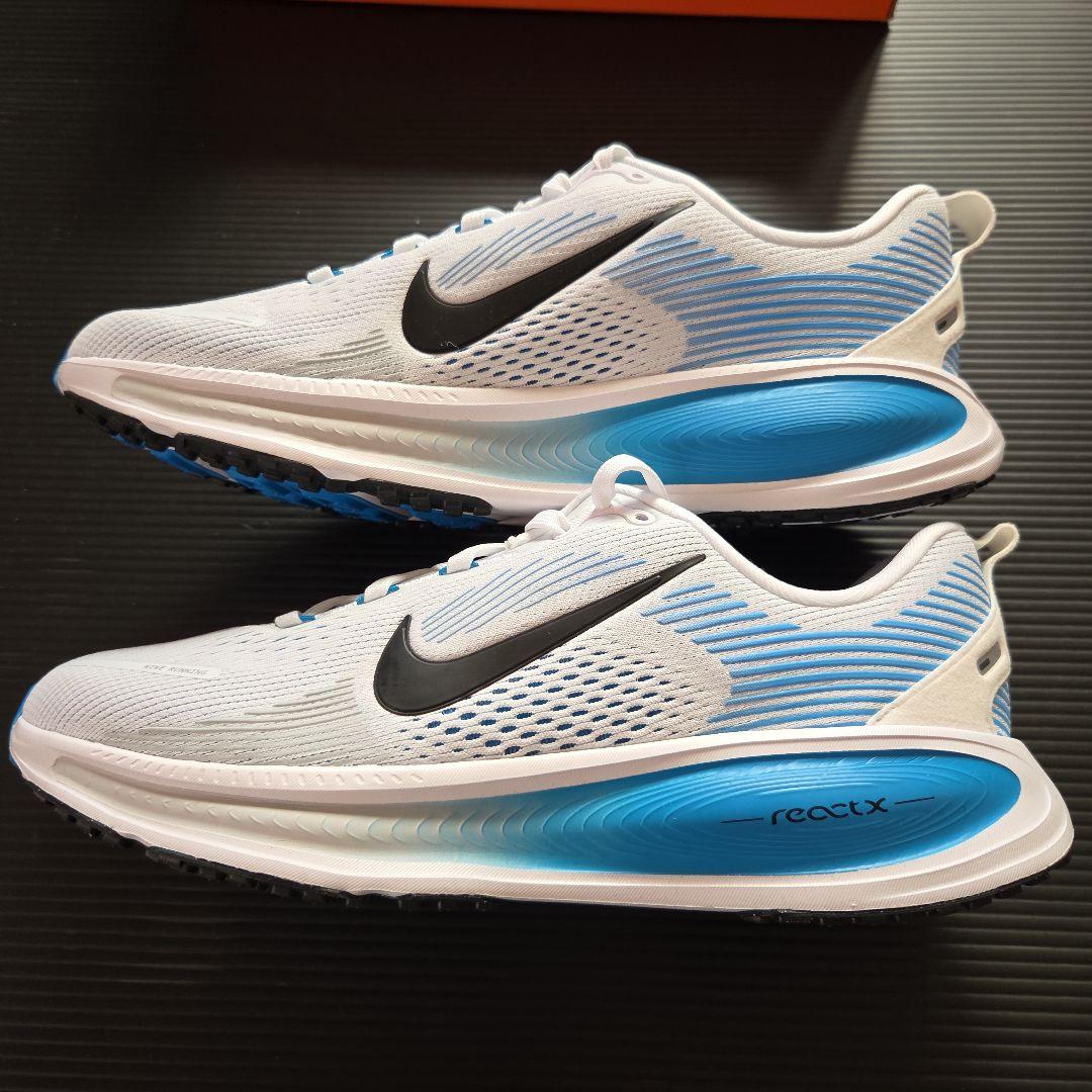 たまごアイス。未使用❗ナイキ VOMERO 18 (GS) 24cm