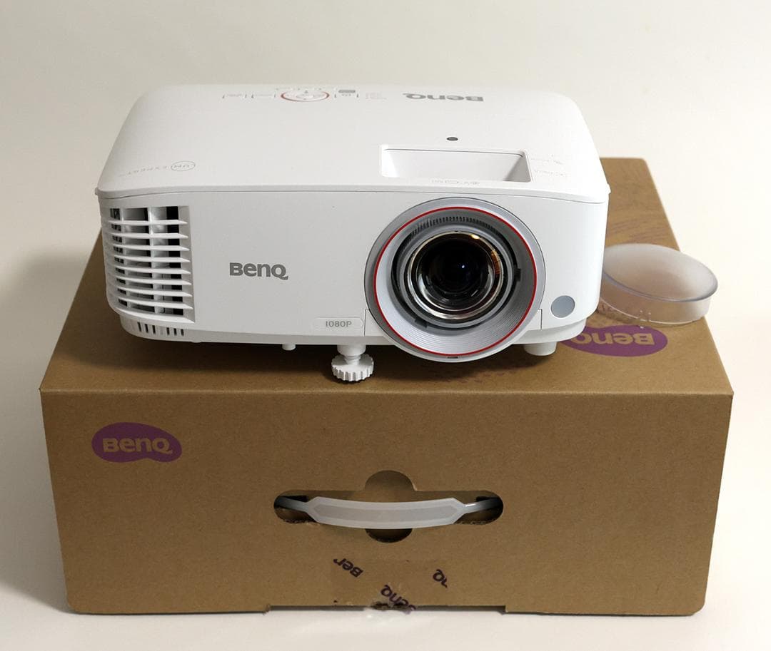 BenQ プロジェクター　TH671ST