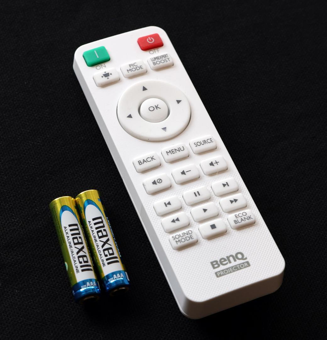 BenQ プロジェクター　TH671ST