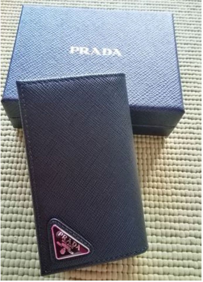 PRADA ブラックレザー名刺入れ(サフィアーノ トライアングル)