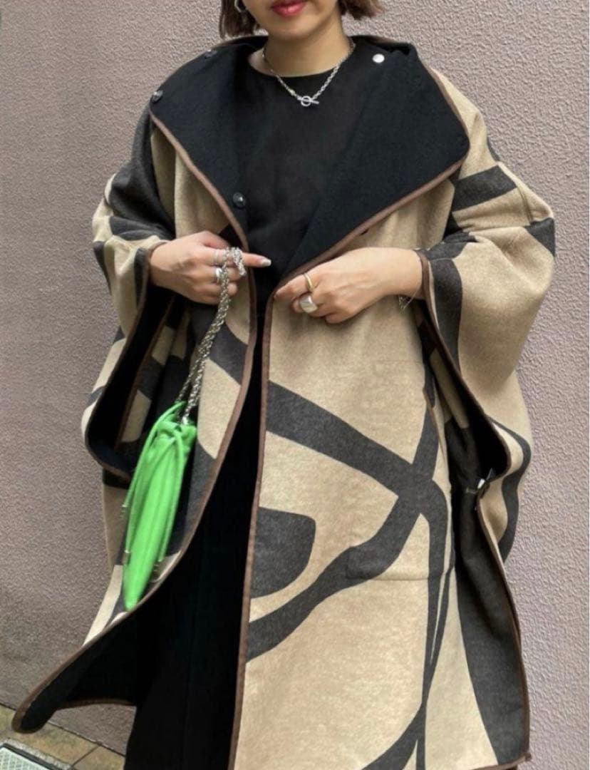 【21日のみsale価格】Ameri アメリリバーシブルポンチョコート美品