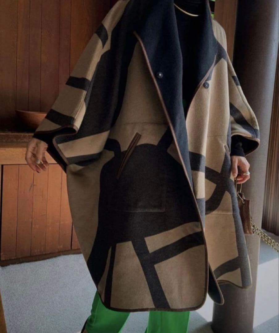 【21日のみsale価格】Ameri アメリリバーシブルポンチョコート美品