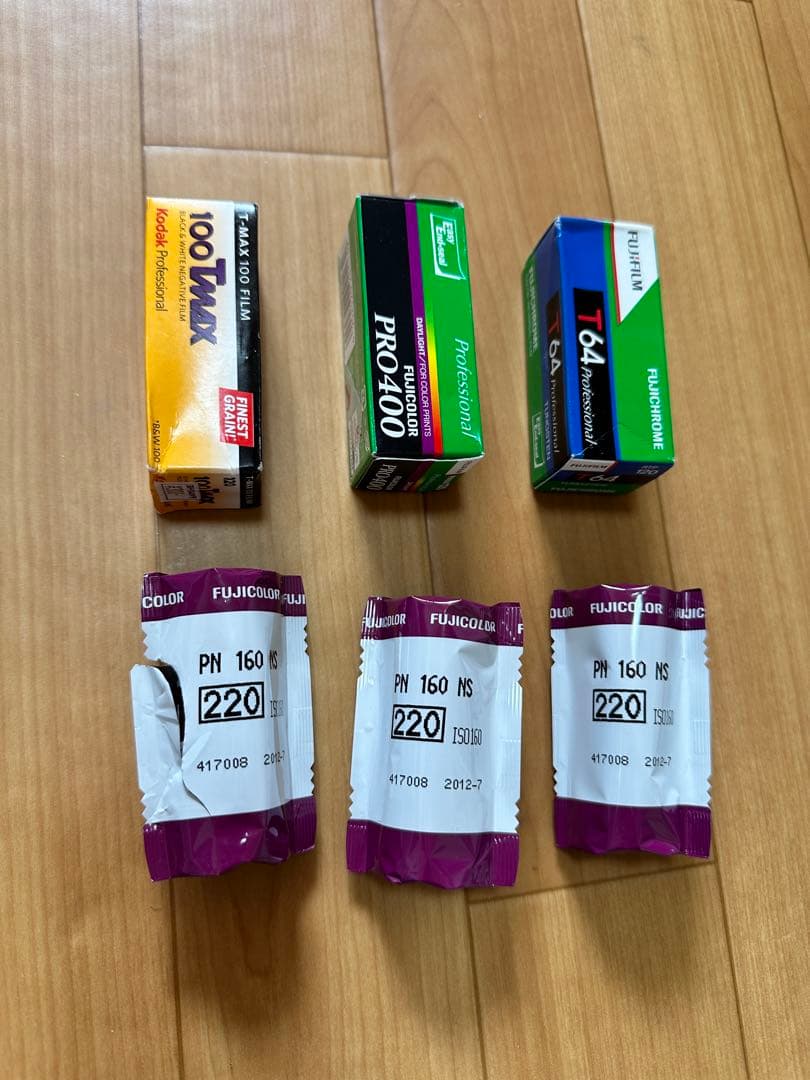 【未開封・期限切れ】 FUJICHROME T64 ブローニー判 ポジフィルム