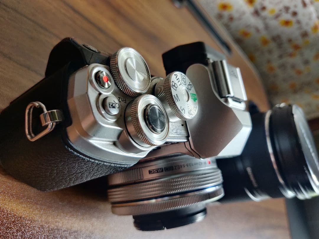 オリンパス omd-em10 mark3 レンズ2本