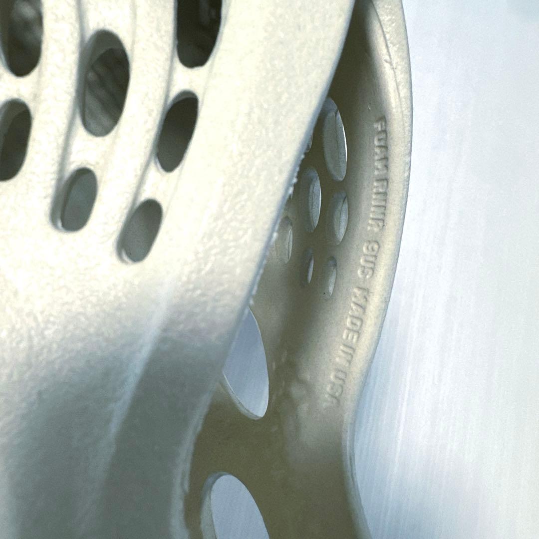 靴 Adidas Yeezy Foam