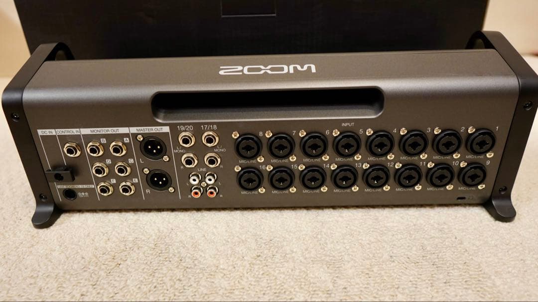 ZOOM LiveTrak L-20R デジタルミキサー　付属品元箱完備