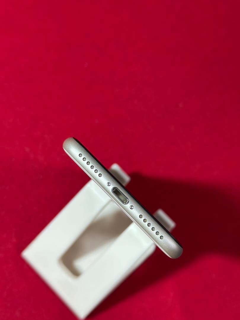 【1765】iPhone SE3第3世代スターライト 64GB simフリー