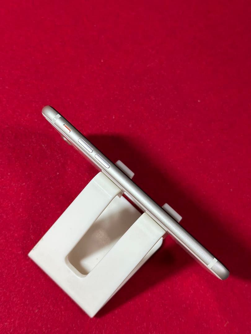 【1765】iPhone SE3第3世代スターライト 64GB simフリー