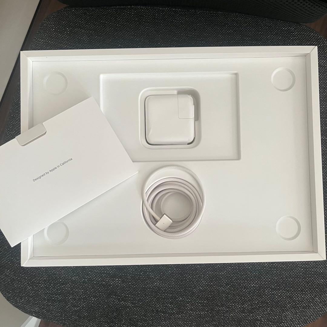 【 美品 】 MacBook Air M2 スターライト8GB 256GB