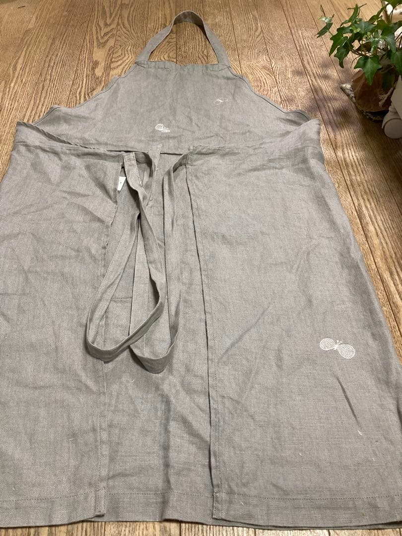 mina perhone 美品　choucho エプロン　グレー