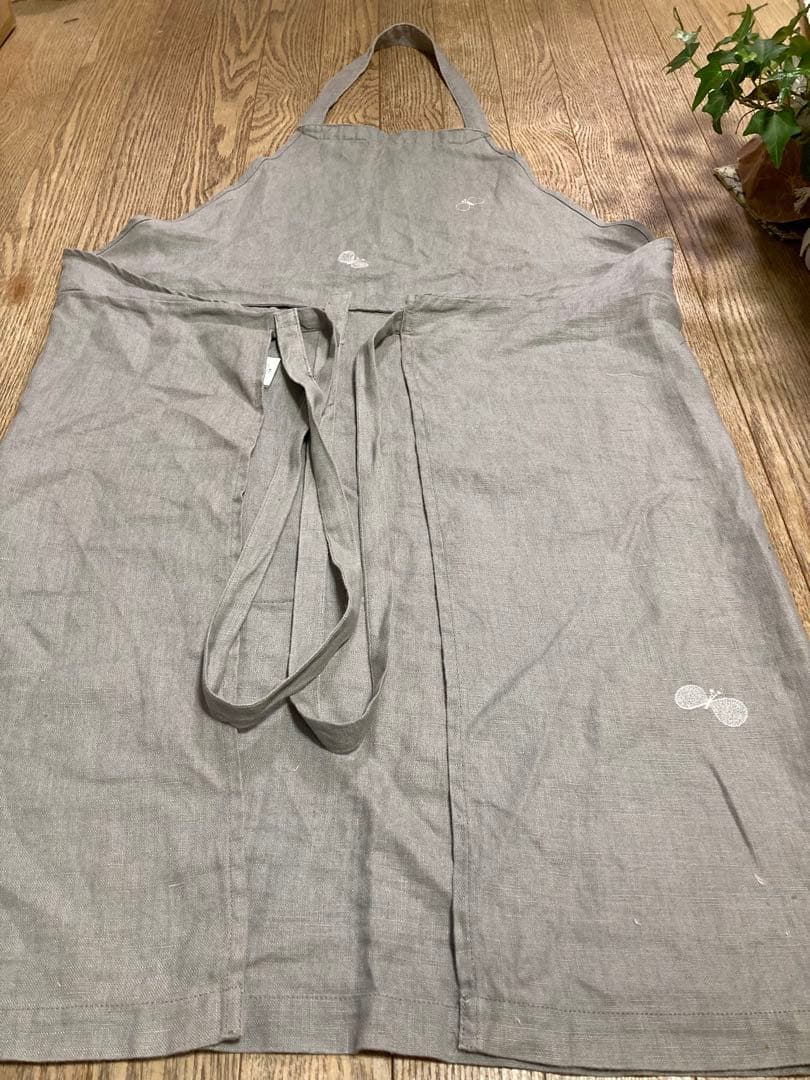 mina perhone 美品　choucho エプロン　グレー