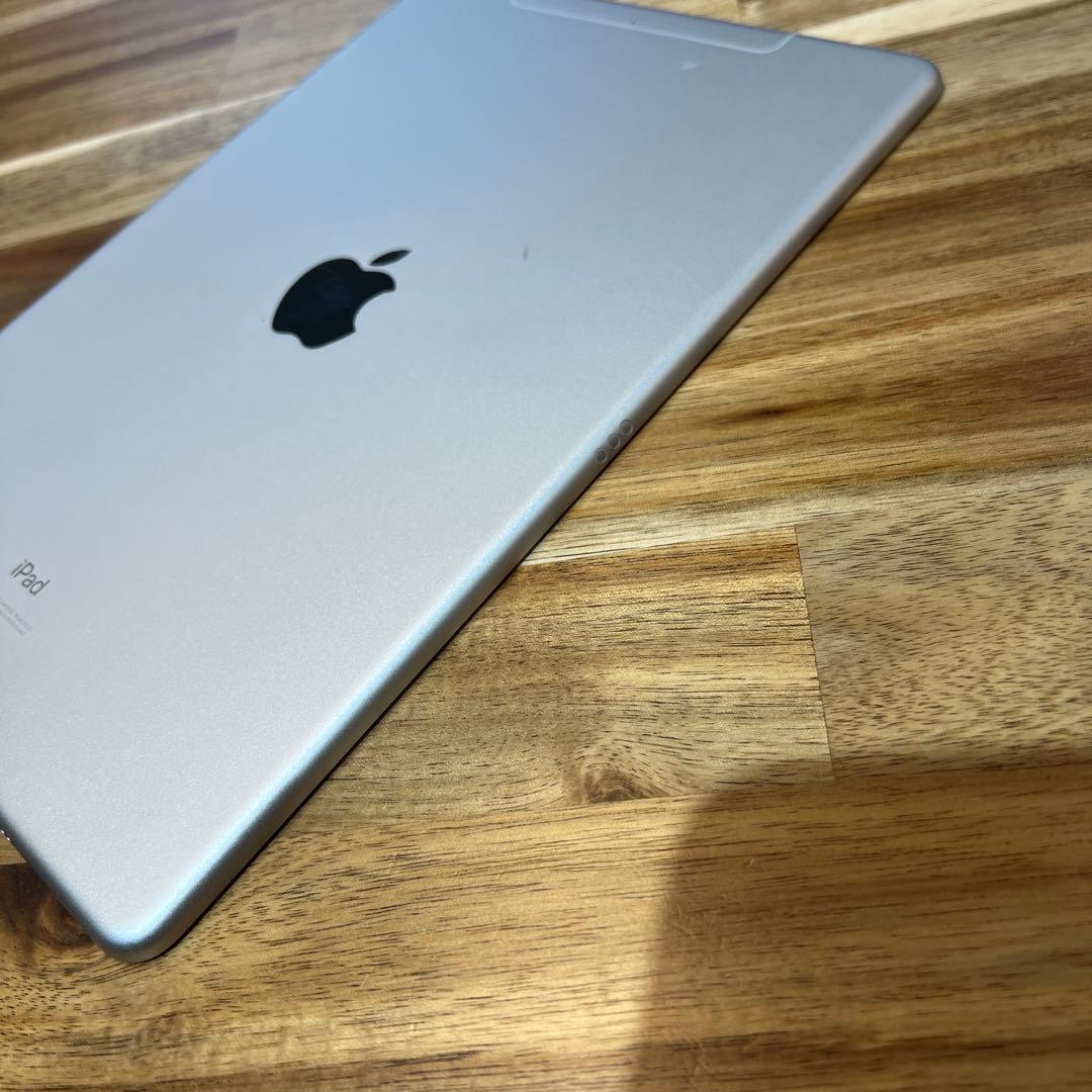 K1528 SIMフリー　iPad Air３　64GB