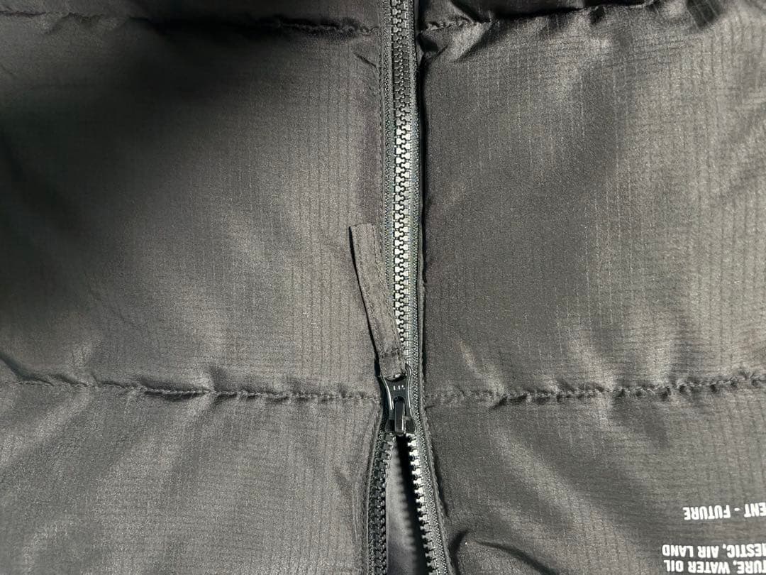 RVCA フード付きベストダウンベスト ブラック フードは取れます。