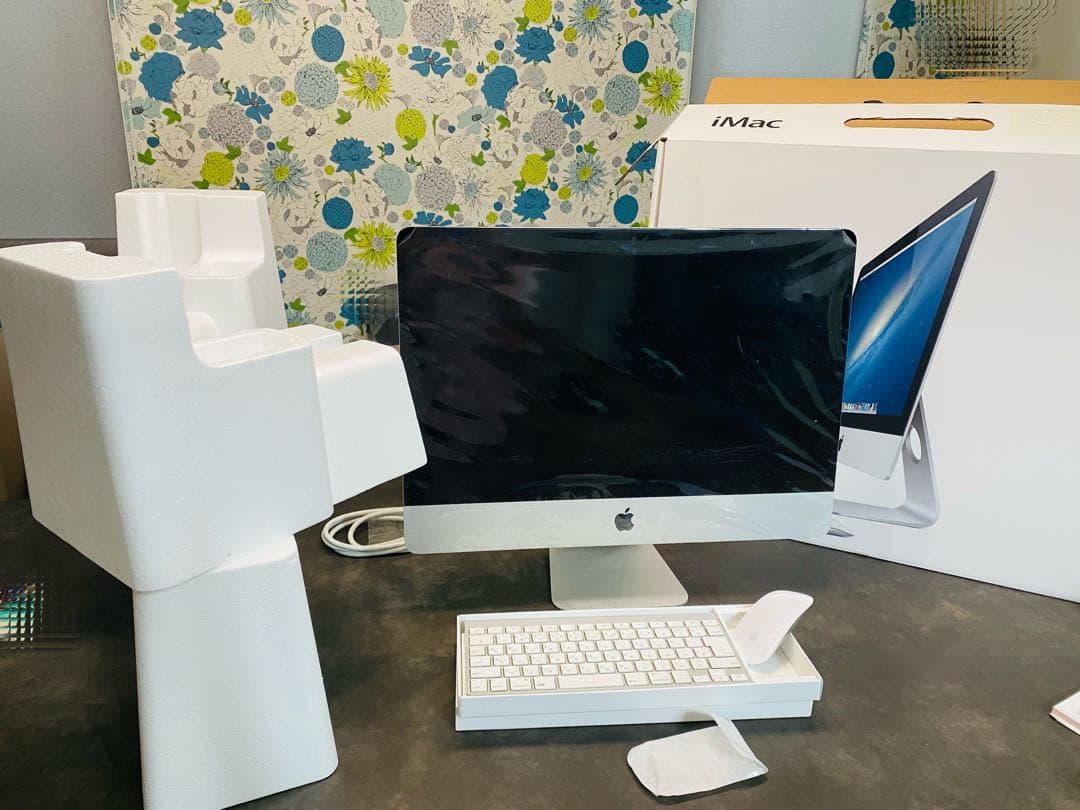 iMac 21.5インチ LED バックライトディスプレイ