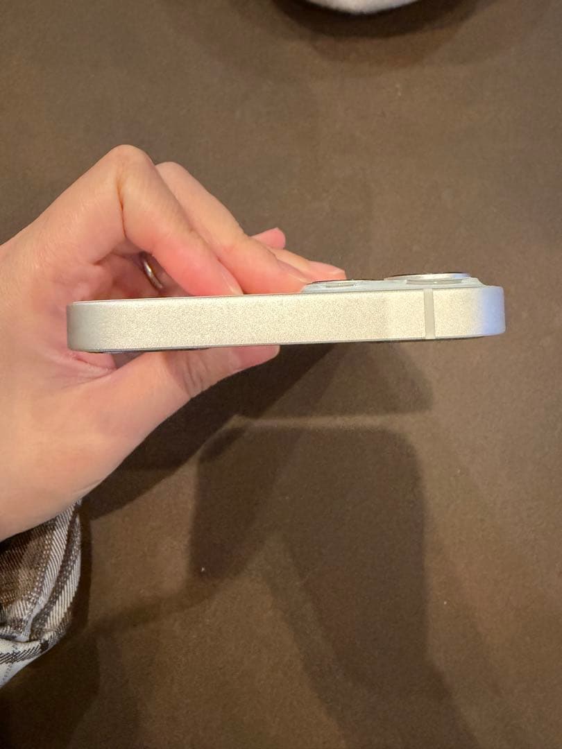 Apple iPhone 13 256GB ホワイト 本体 バッテリー82%