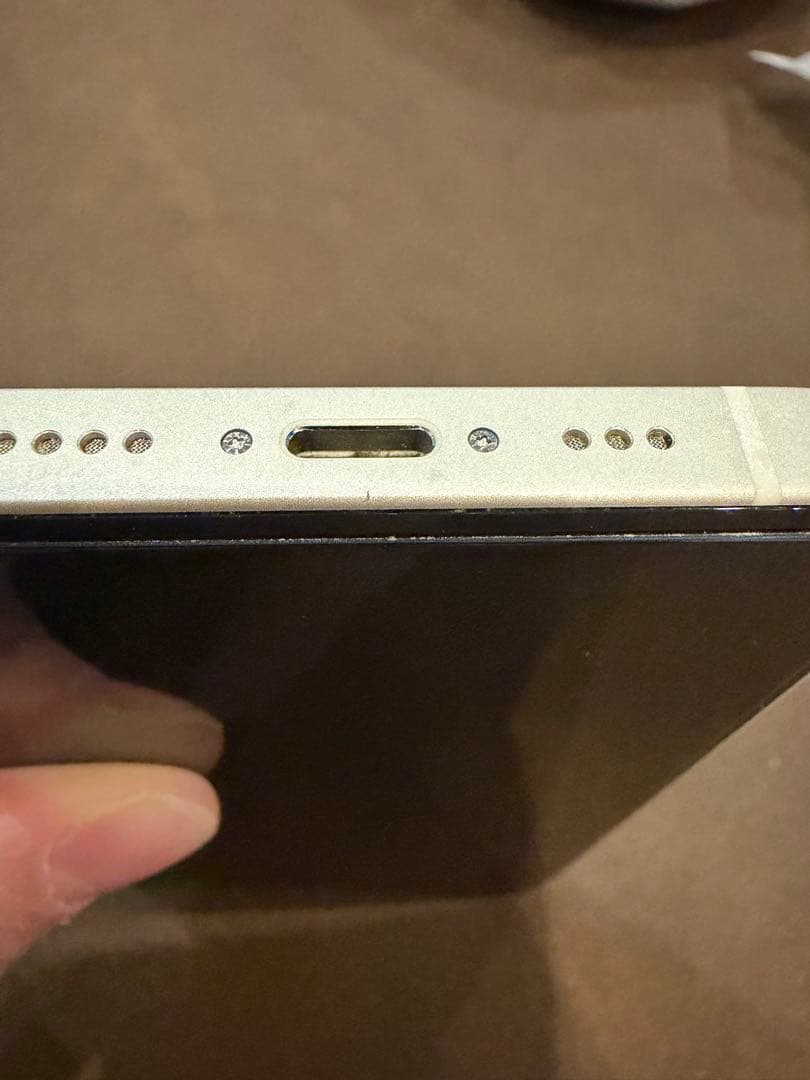 Apple iPhone 13 256GB ホワイト 本体 バッテリー82%