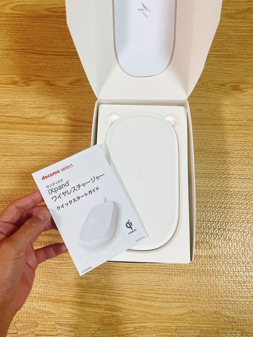 新品未使用　ワイヤレスチャージャー<256GB> ホワイト