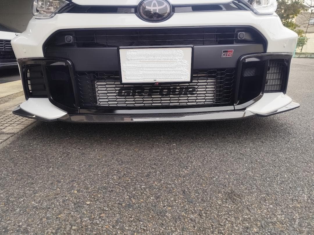 トヨタ GRヤリス（後期型）ドライカーボン製 フロントリップカバー3点セット