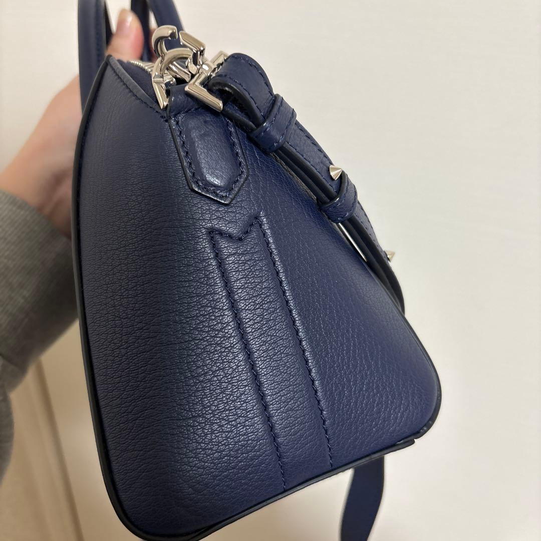 ジバンシイ　アンティゴナミニ