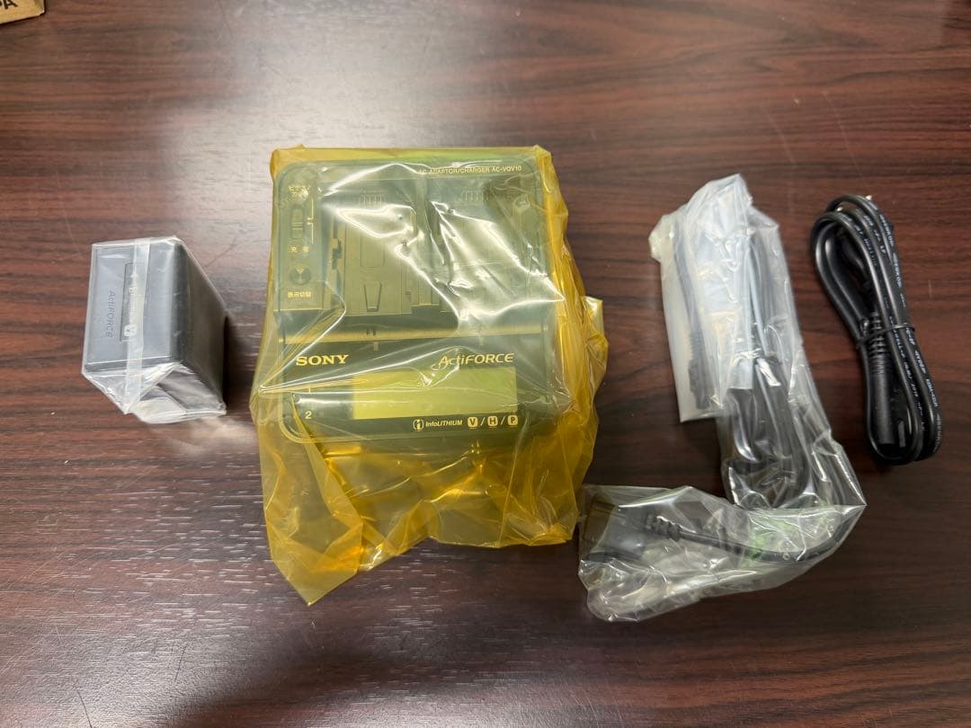 【未使用】SONYアクセサリーキット ACC-V1BPA バッテリー　充電器