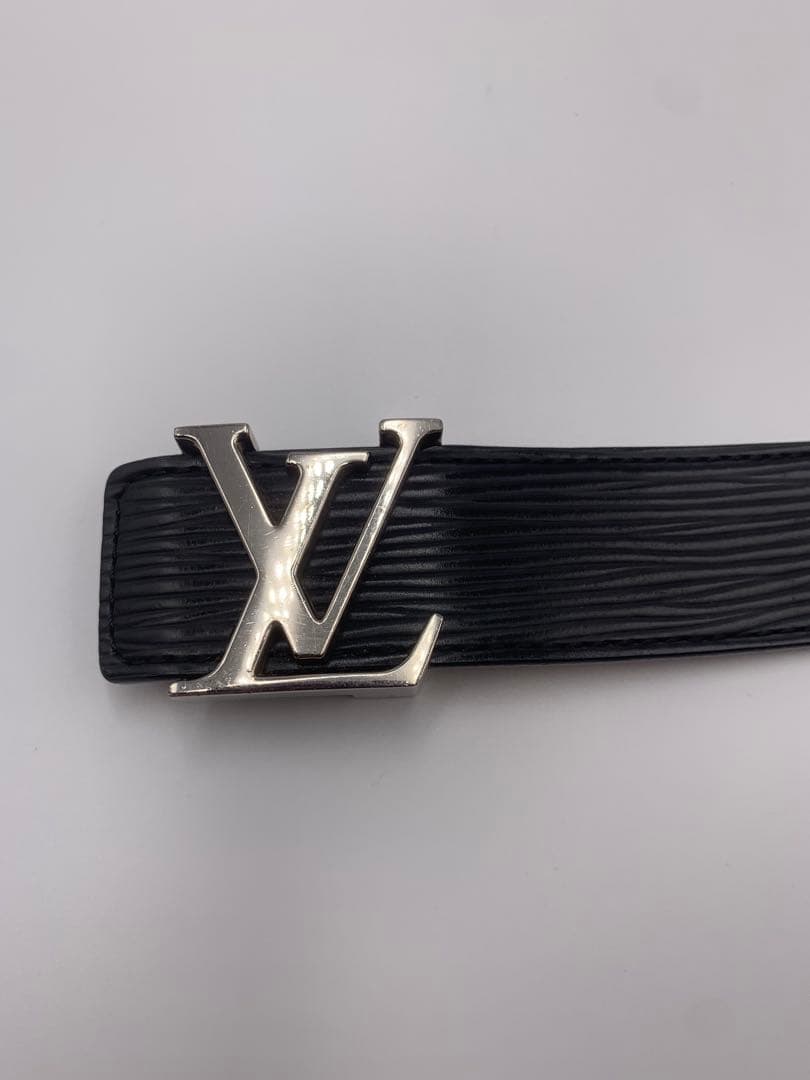 ルイヴィトン サンチュール LV　イニシャル　エピ レザー ブラック P55