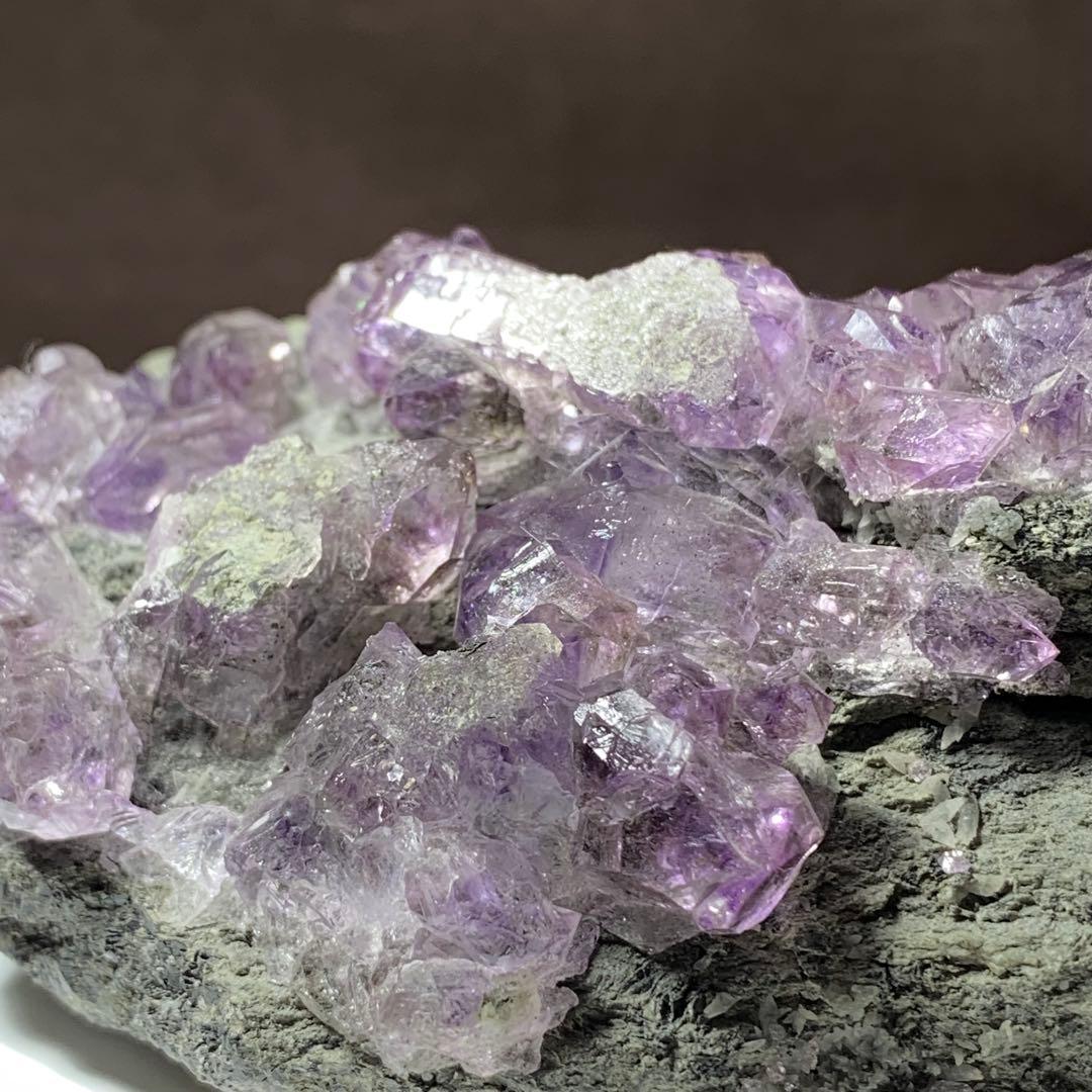 マハラシュトラ産☆アメジストクラスター掛けるフローライトハリネズミさん