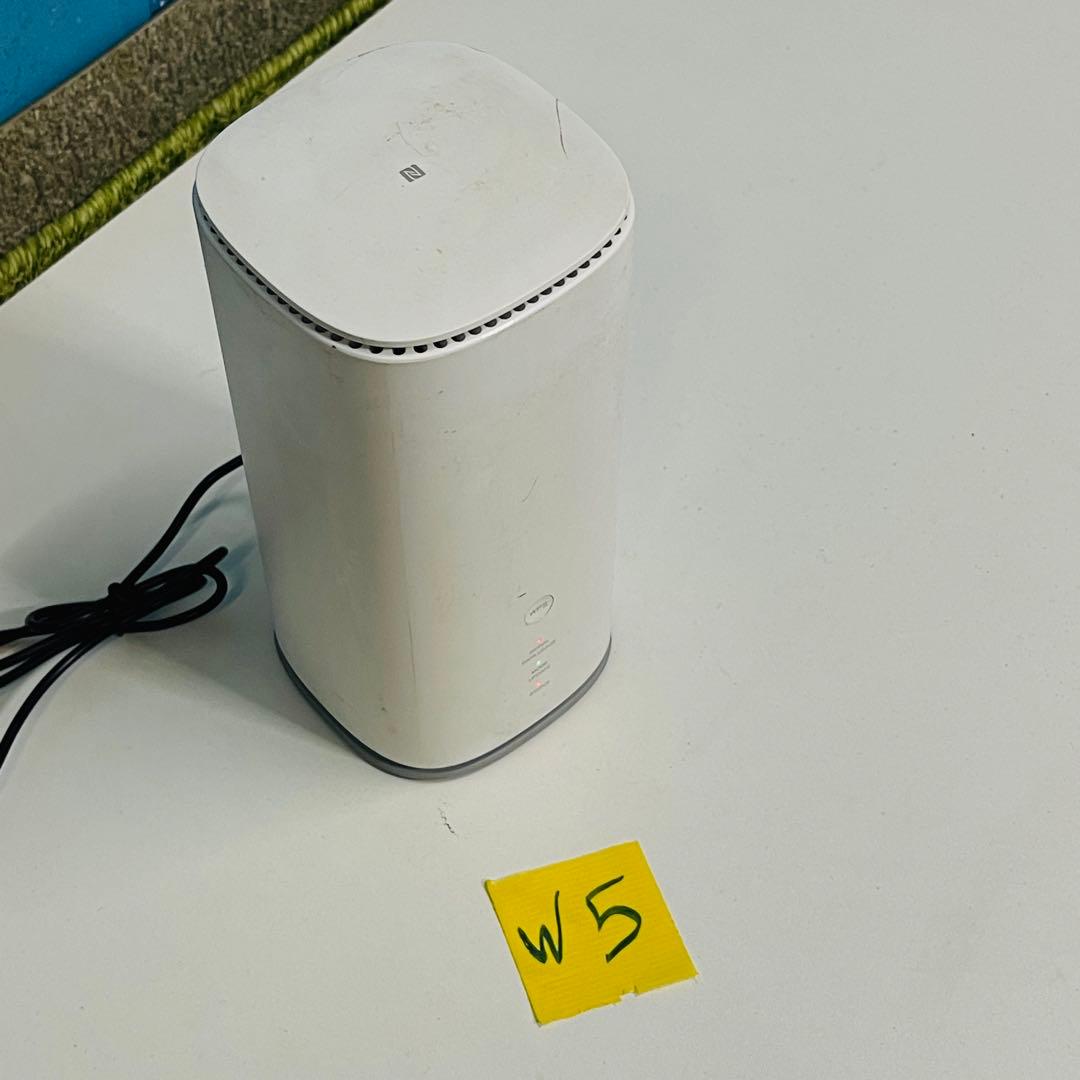 ZTE Speed Wi-Fi  5G L13 ホ黒のアダプター付き