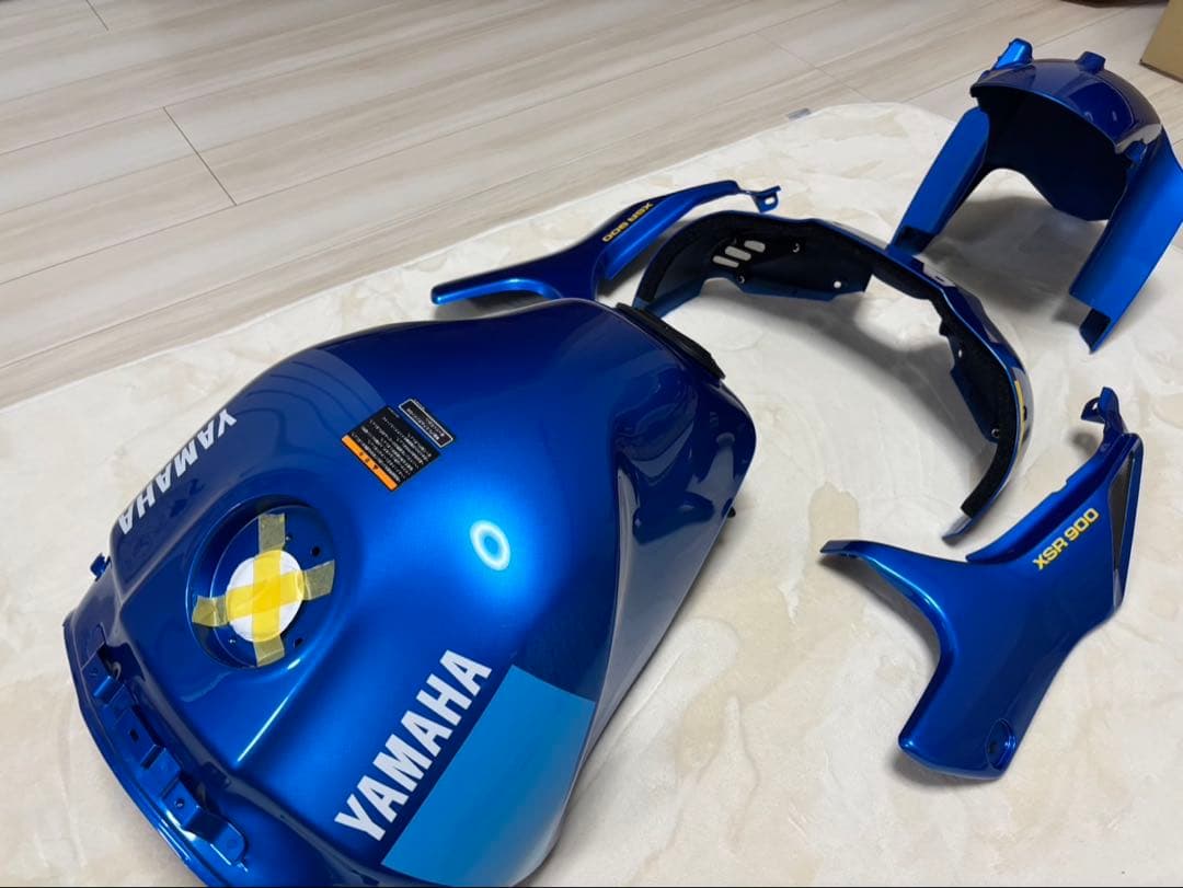 YAMAHA XSR900 タンクとパーツセット