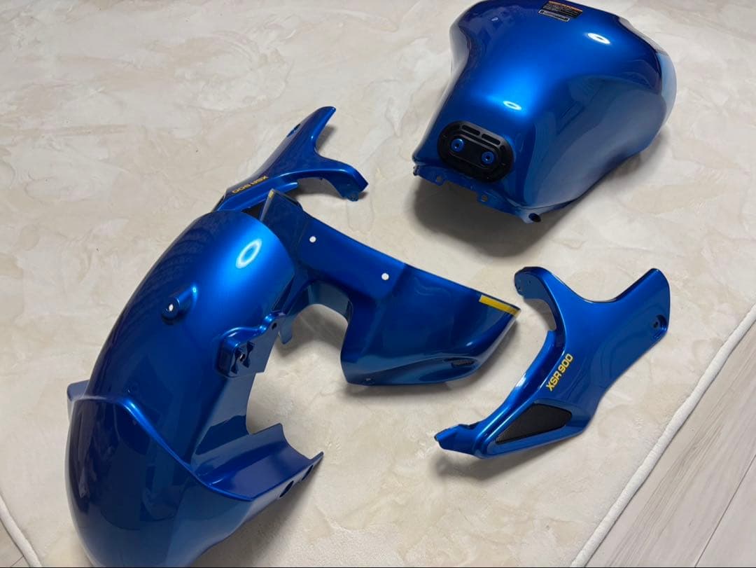 YAMAHA XSR900 タンクとパーツセット