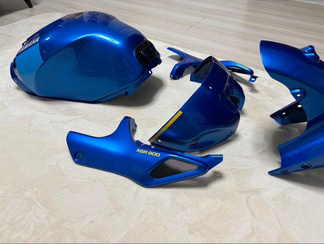 YAMAHA XSR900 タンクとパーツセット