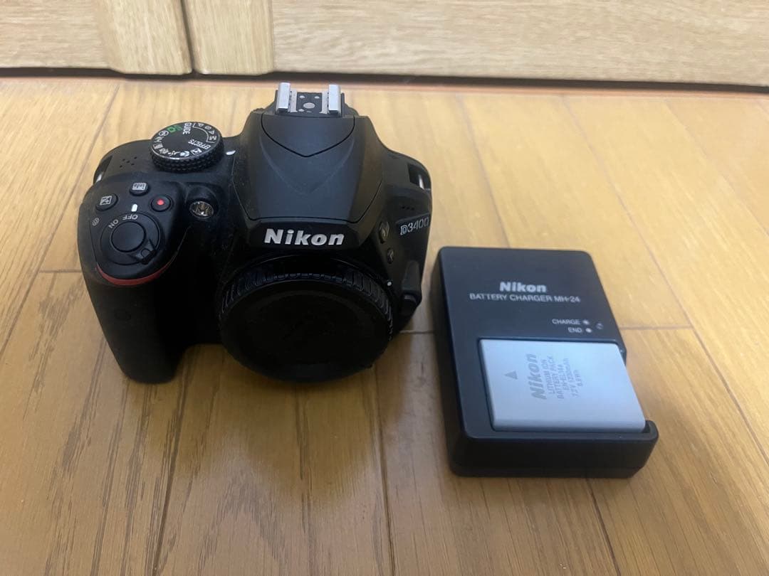 Nikon D3400 一眼レフカメラとバッテリーチャージャー