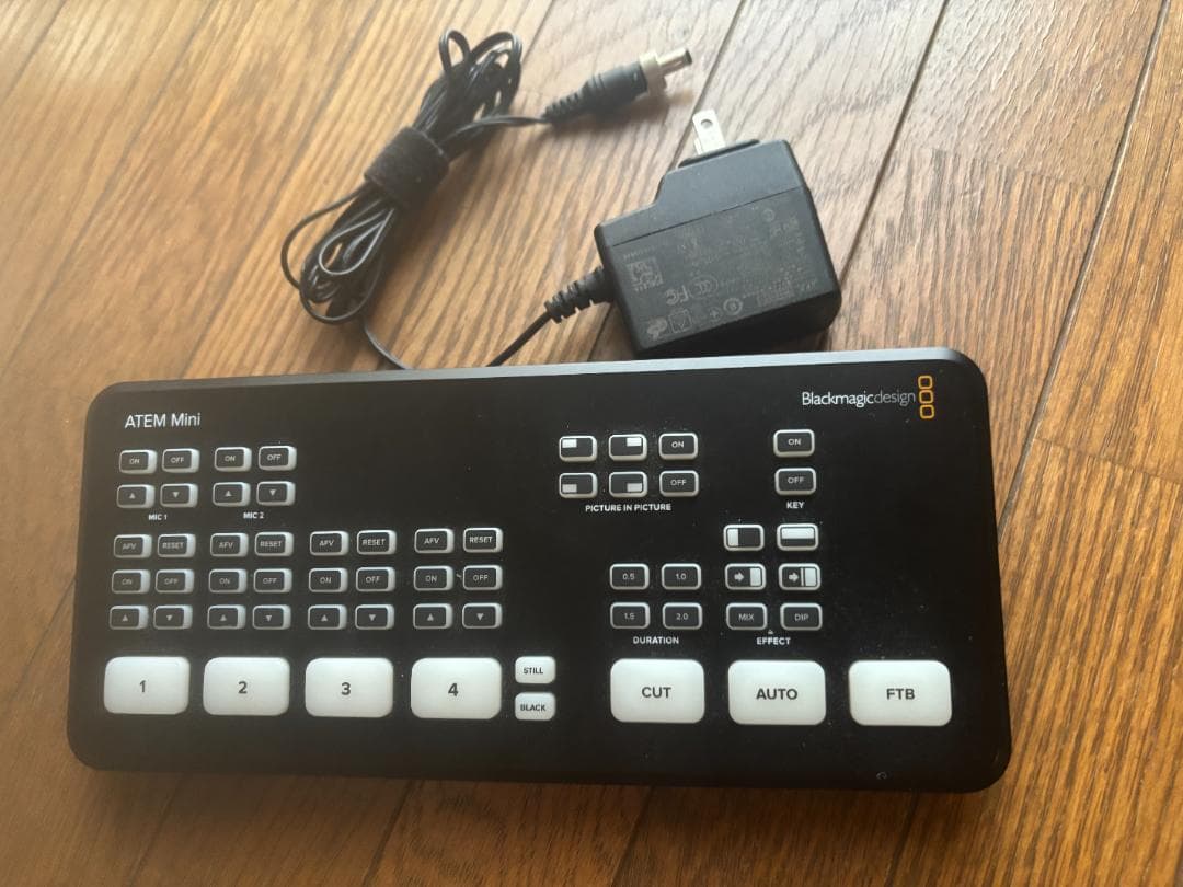 ATEM Mini スイッチャー 本体とACアダプター