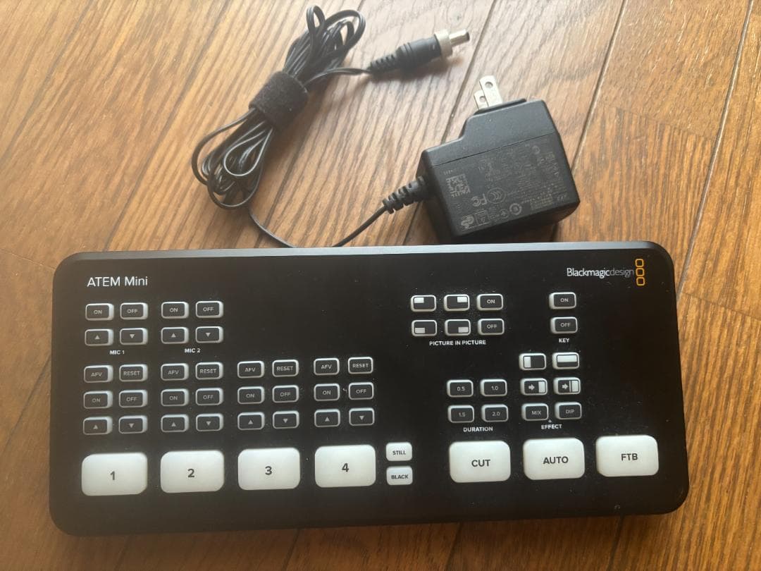 ATEM Mini スイッチャー 本体とACアダプター