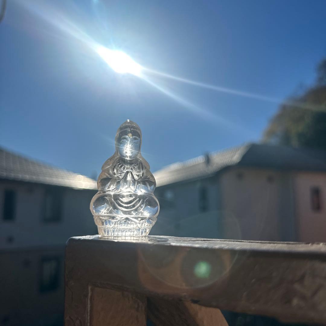 お値下げお依頼品　水晶　観音様　額に宝石付き　クリスタル　クォーツ