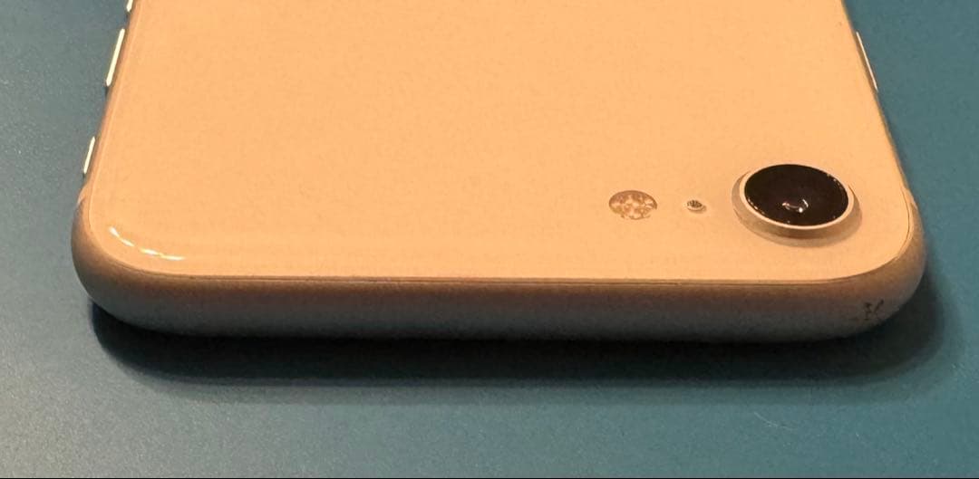 【極美品】iPhoneSE2 128GB SIMフリー バッテリー新品