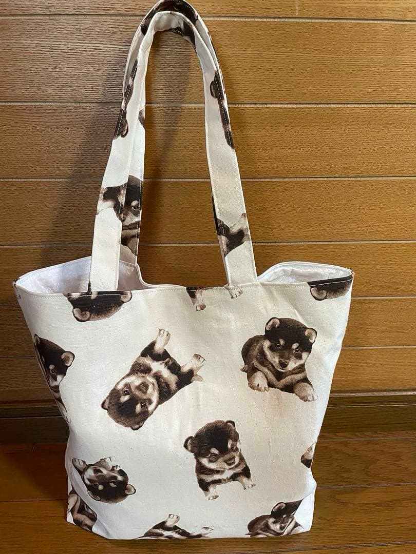 子犬の柄が可愛いハンドメイドトートバッグ