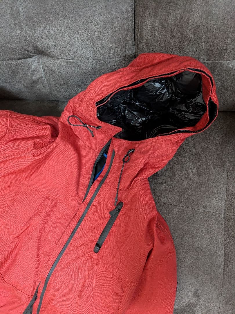 さくら: TATRAS BARAT 赤 ダウンジャケット（ハンガー付き）