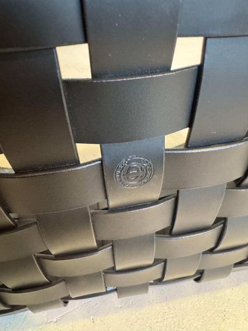 本革ブラック　編み込みデザイン 収納バスケット アクタス