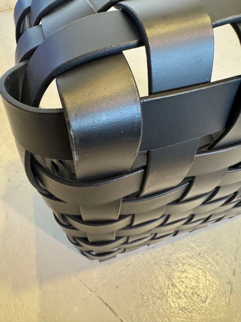 本革ブラック　編み込みデザイン 収納バスケット アクタス