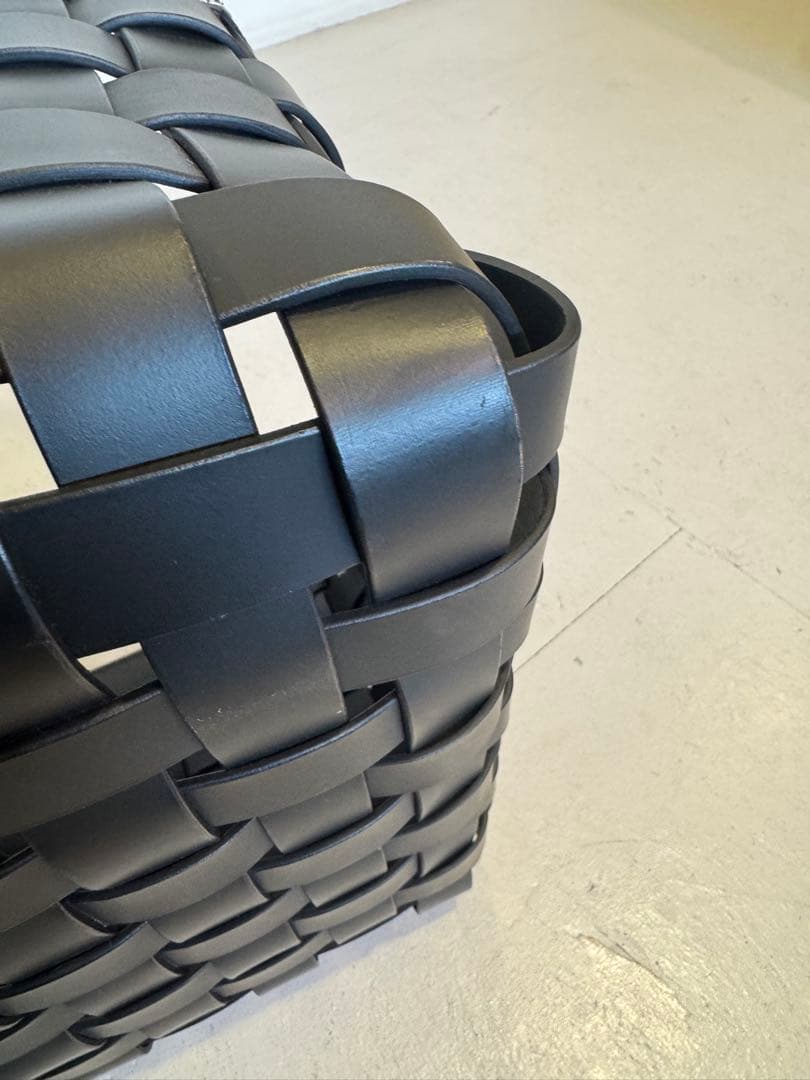 本革ブラック　編み込みデザイン 収納バスケット アクタス