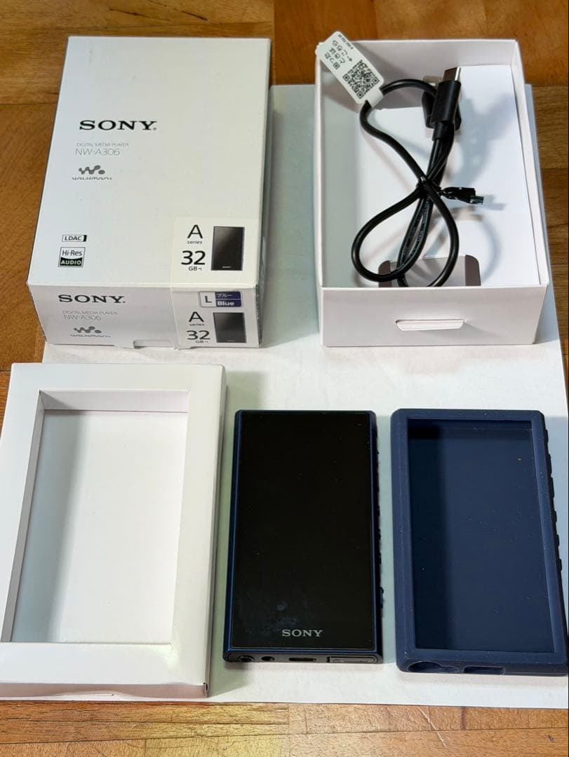 SONY NW-A306ウォークマン 32GB 純正ケース、画面保護シート付き