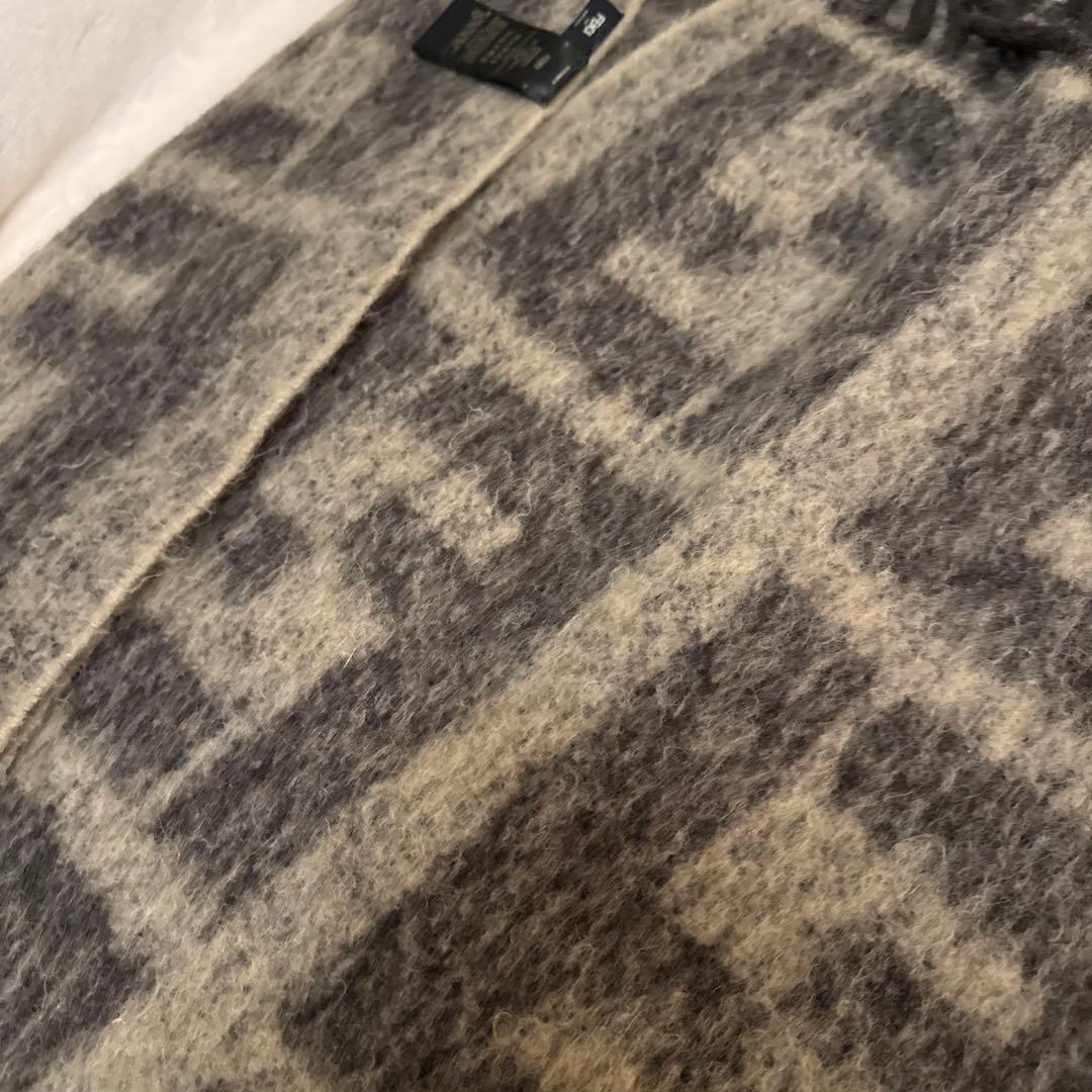 FENDI 大判 マロンベージュ × ブラック ロゴブランケット アルパカ 秋冬