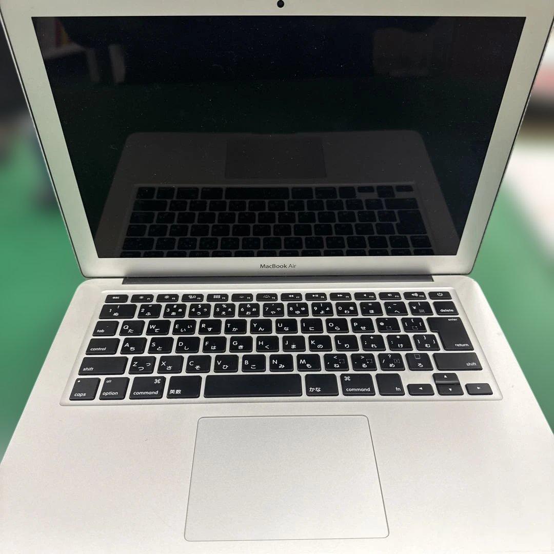 MacBook Air 本体と充電器、おまけケース、A1466