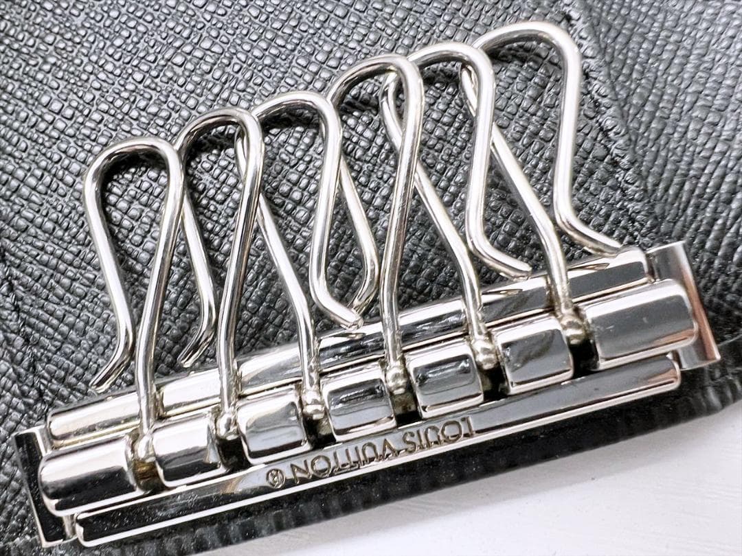 良好品　ルイヴィトン　エピ　ミュルティクレ6　キーケース　ノワール　黒　シルバー