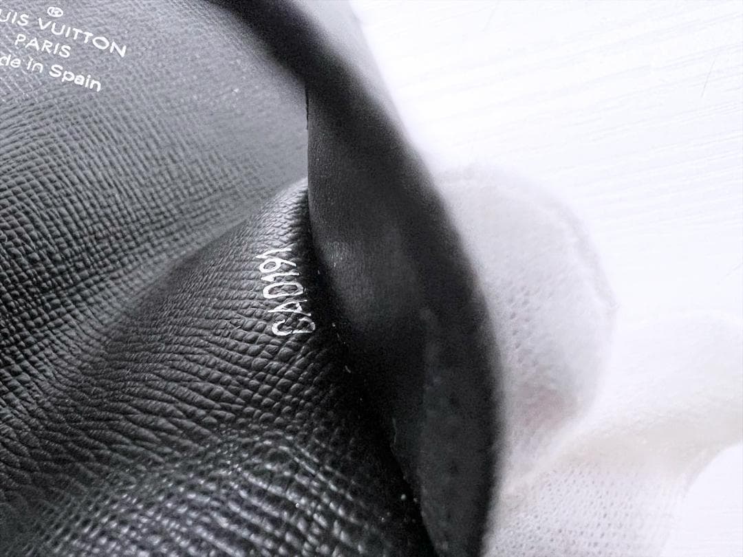 良好品　ルイヴィトン　エピ　ミュルティクレ6　キーケース　ノワール　黒　シルバー