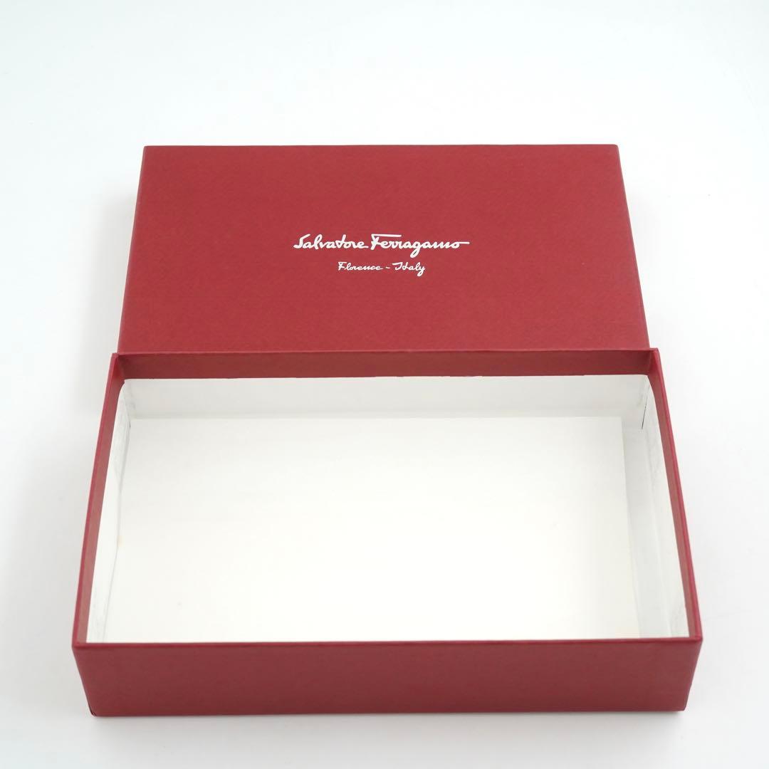 ✨未使用展示品・箱付き✨　Ferragamo 長財布　Wガンチーニ　ガンチーニ