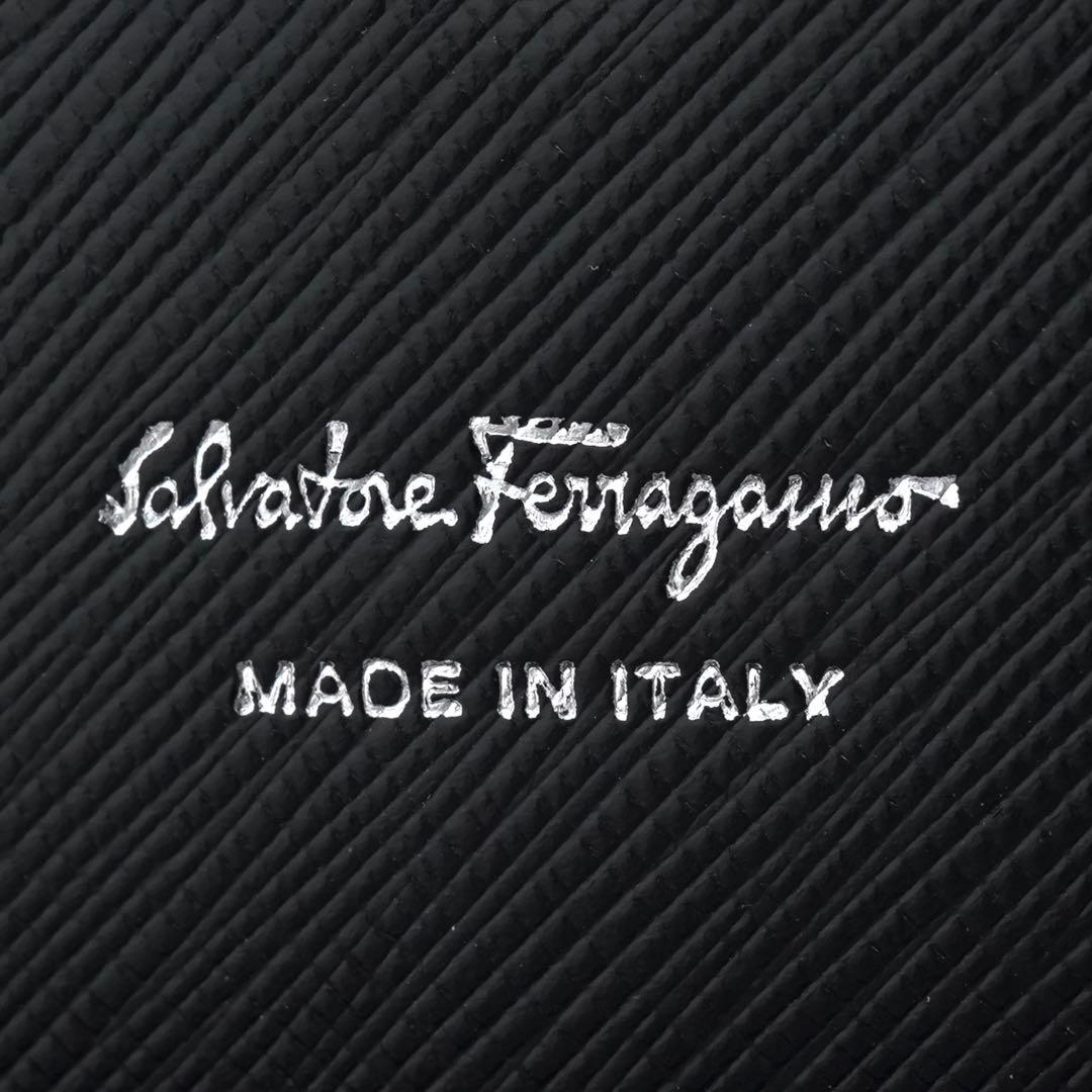 ✨未使用展示品・箱付き✨　Ferragamo 長財布　Wガンチーニ　ガンチーニ